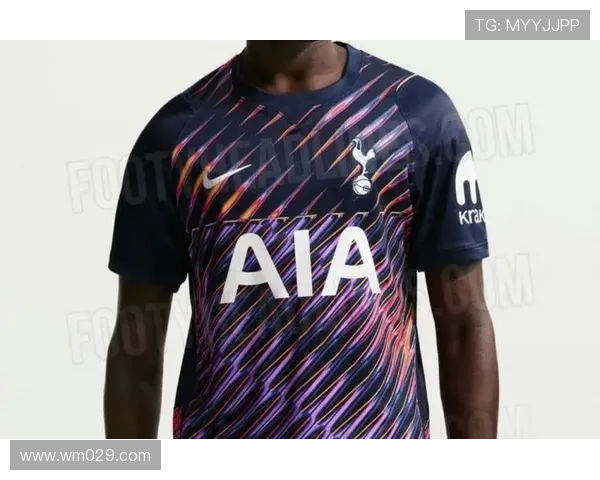 热刺下季客场深紫条纹球衣曝光